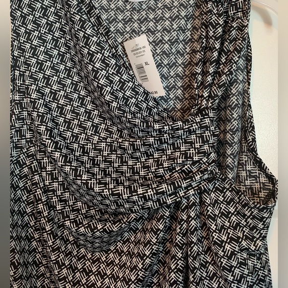 Ripe brand asymmetrical sleeveless black and white print top size XL nwt - Picture 3 of 4
